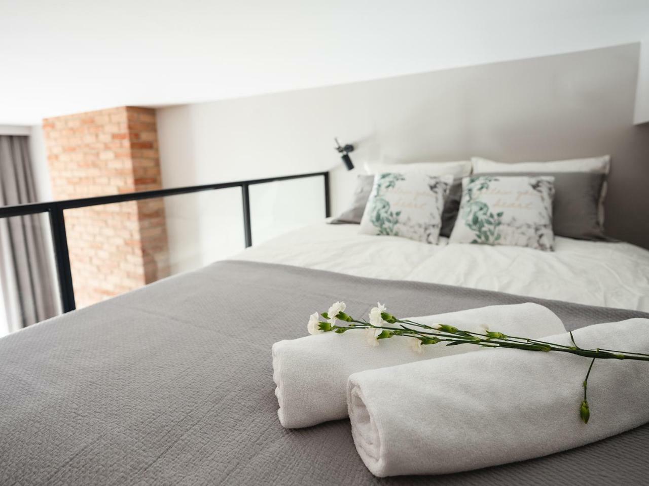 Loft Apartment Cracow Old Town 3Min Main Sq Krakow Bagian luar foto
